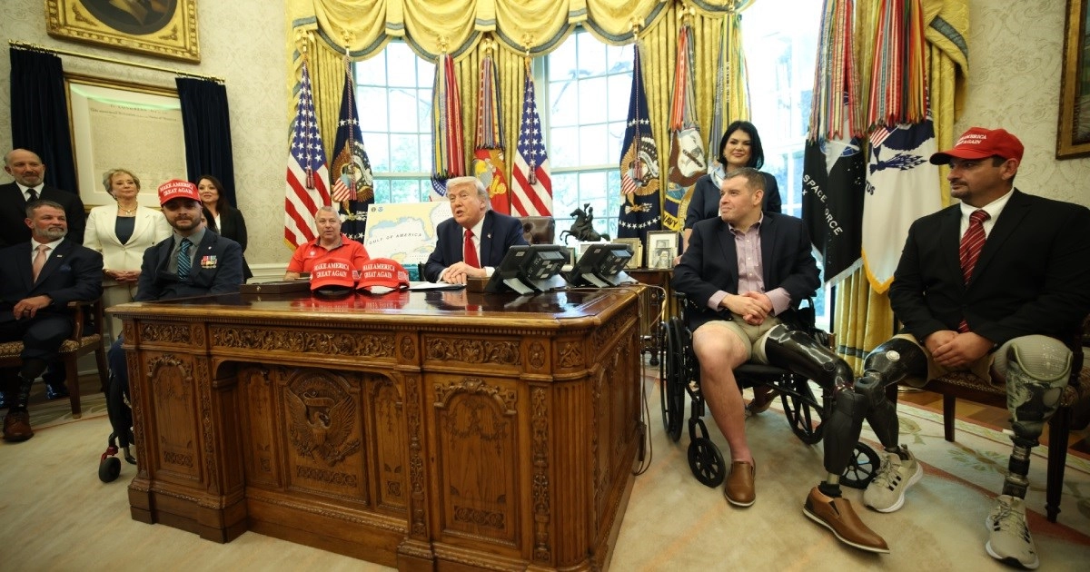 Trump vojnicima bez nogu: Znači, pogodili su vas? Wow, sjajno